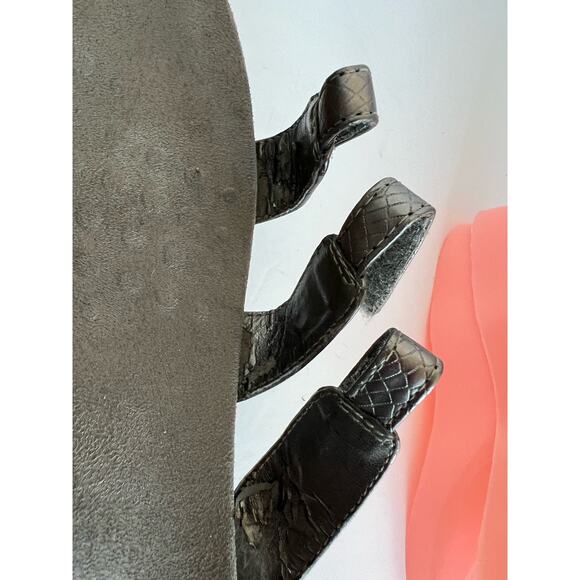 Vionic Orthopedic Strappy Comfort Slip On Sandals Gray Adj Leather Flat Sz 8 - Picture 7 of 9